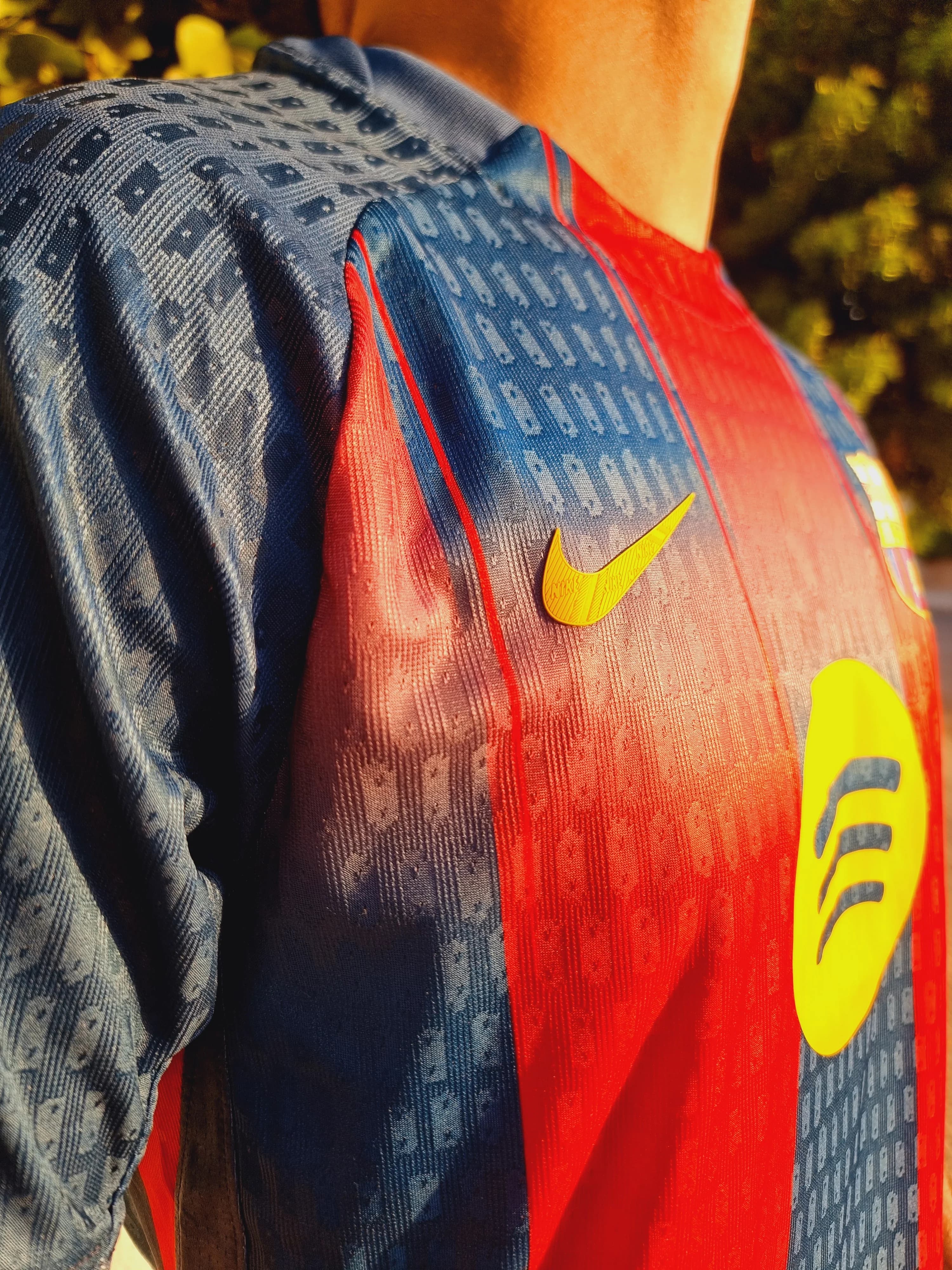 قميص برشلونة الأساسي 2025/26